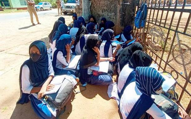 Hijab row | Follow dress code prescribed by College Management - Govt Hijab row | Follow dress code prescribed by College Management - Govt