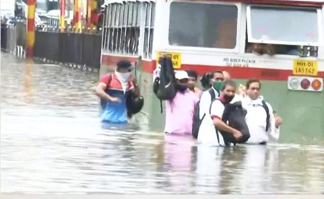 Mumbai Flooded After Heavy Overnight Rain, Trains Suspended Mumbai Flooded After Heavy Overnight Rain, Trains Suspended