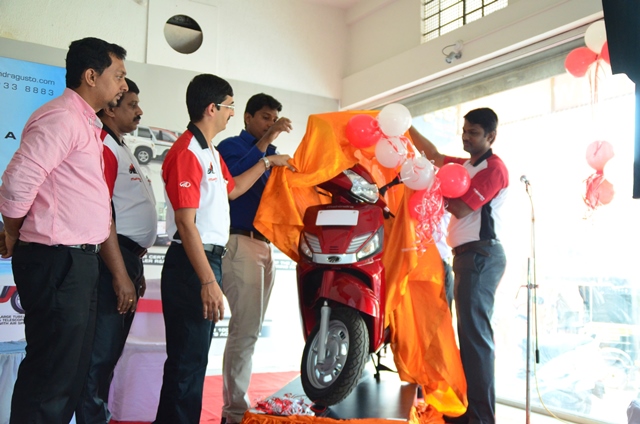 Mahindra ’Gusto’ launched in Mangalore at Taj Motors, Chilimbi