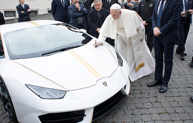 Pope gets Lamborghini, auctions it to help the needy