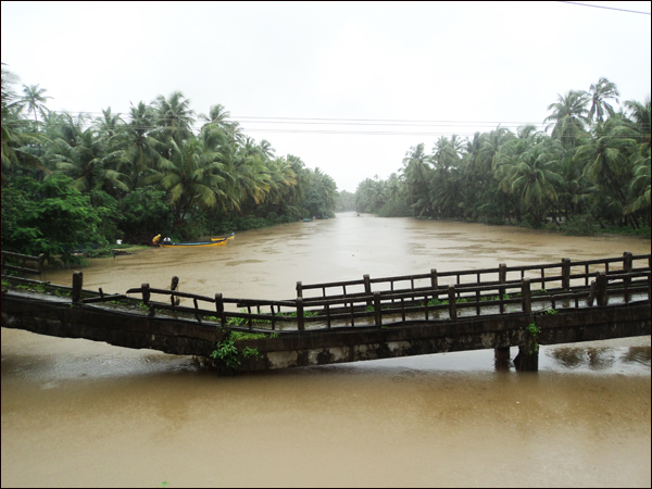 Watch Video - Kemmannu Floods 2011