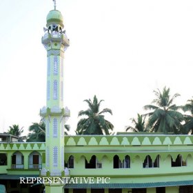 Religious head, two others injured as Salafi groups fight it out in mosque
