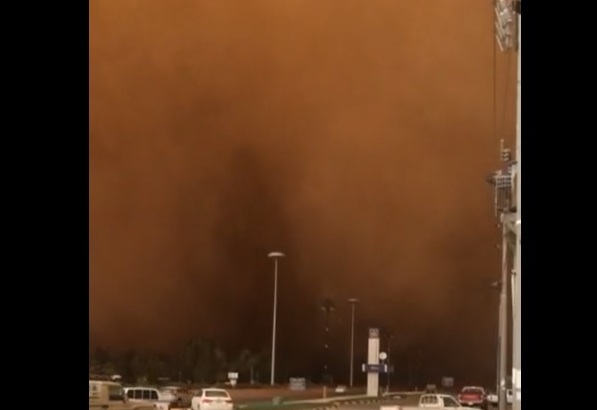Sandstorm Causes Chaos Across the UAE! Schools in Saudi Arabia and Qatar closed.