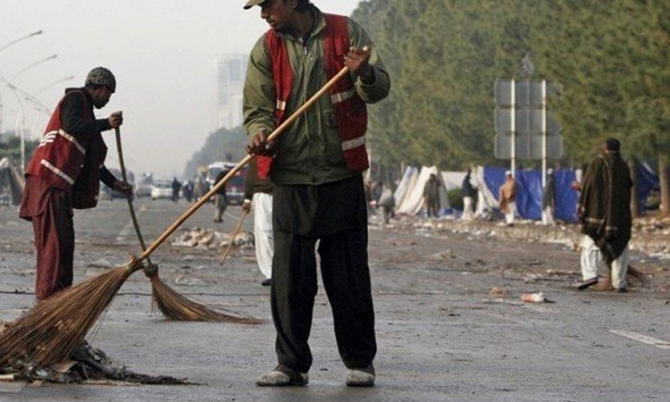 7,000 engineers, graduates apply for 549 sanitary worker posts