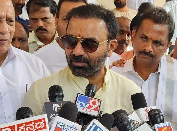 Thought to bring universal card for security of unorganized workers: Labor Minister Santosh Lad