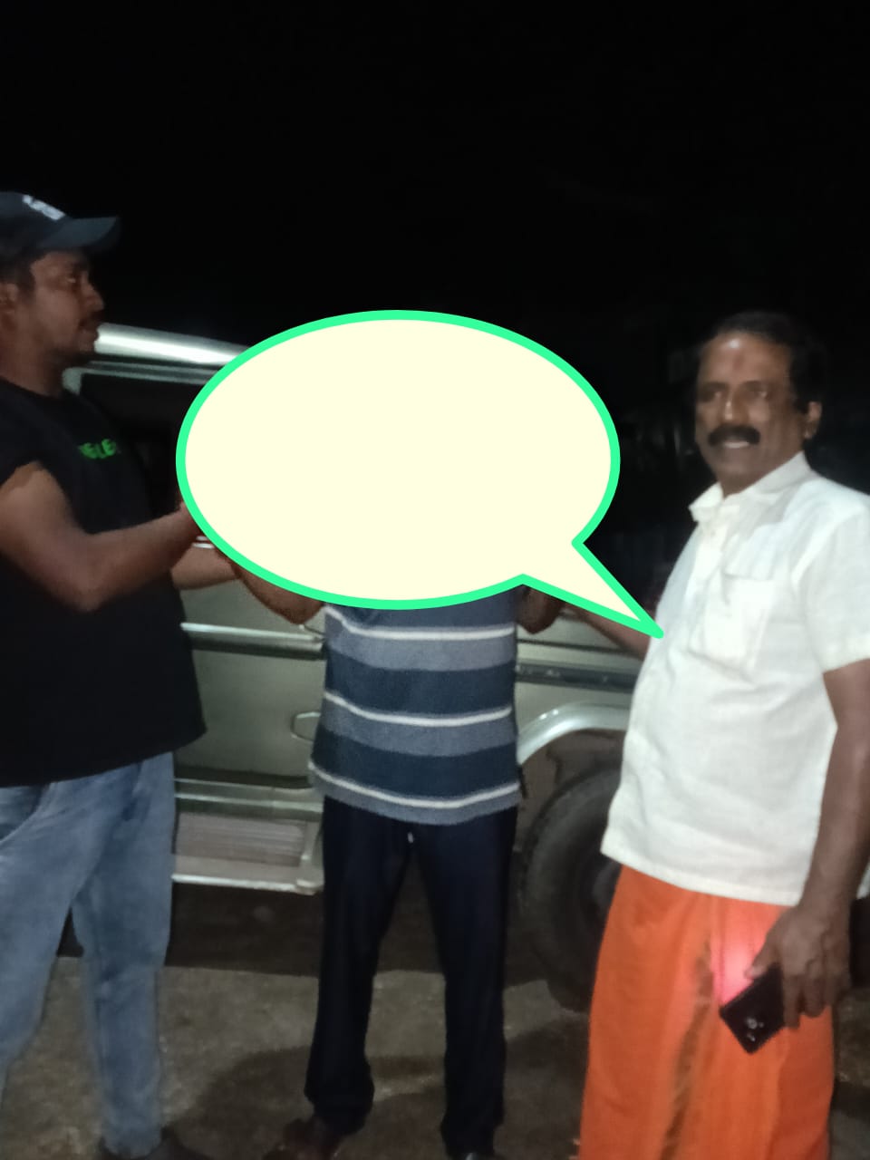 ನಡುರಾತ್ರಿ ನಡುರಸ್ತೆಯಲ್ಲಿ ಮಲಗಿದ ಮದ್ಯ ವ್ಯಸನಿಯ ರಕ್ಷಣೆ ನಡುರಾತ್ರಿ ನಡುರಸ್ತೆಯಲ್ಲಿ ಮಲಗಿದ ಮದ್ಯ ವ್ಯಸನಿಯ ರಕ್ಷಣೆ