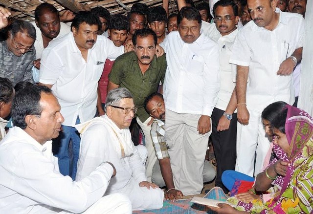 50 suicides in 15 days S M Krishna consoles distraught families of dead farmers