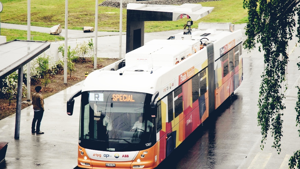 This bus runs 2 kilometres on 15 seconds of charge
