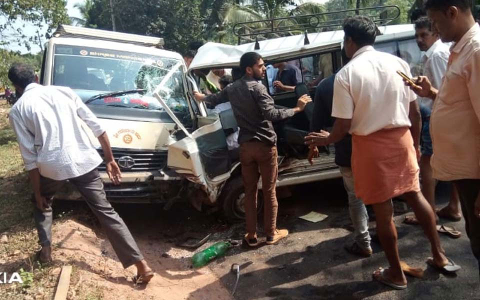 Vittla: 1 killed, nine injured in car collision